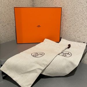 Hermès box with two original shoe bags